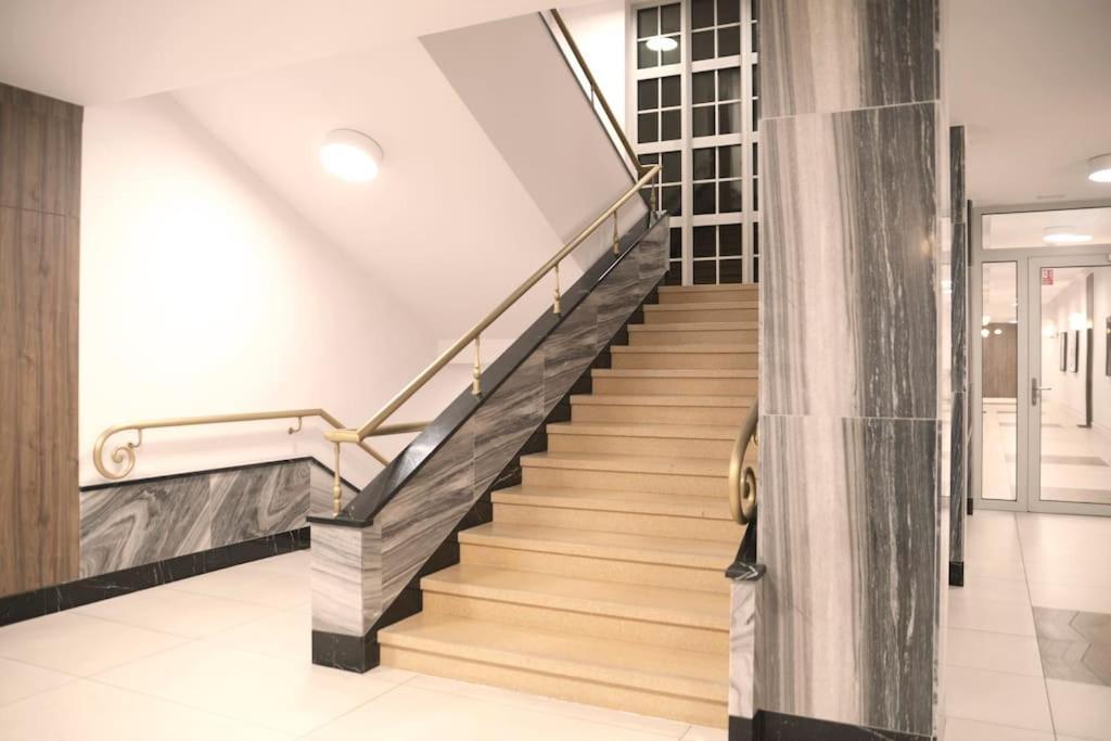 Unique Apartment City Center ヴロツワフ エクステリア 写真